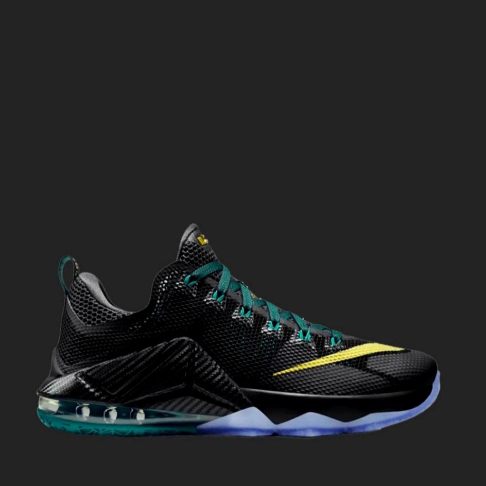 Lebron XII Low black/metallic gold